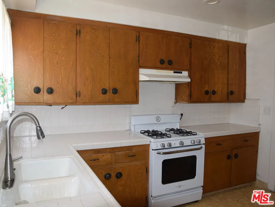 715 Ogden Drive Los Angeles, CA 90046