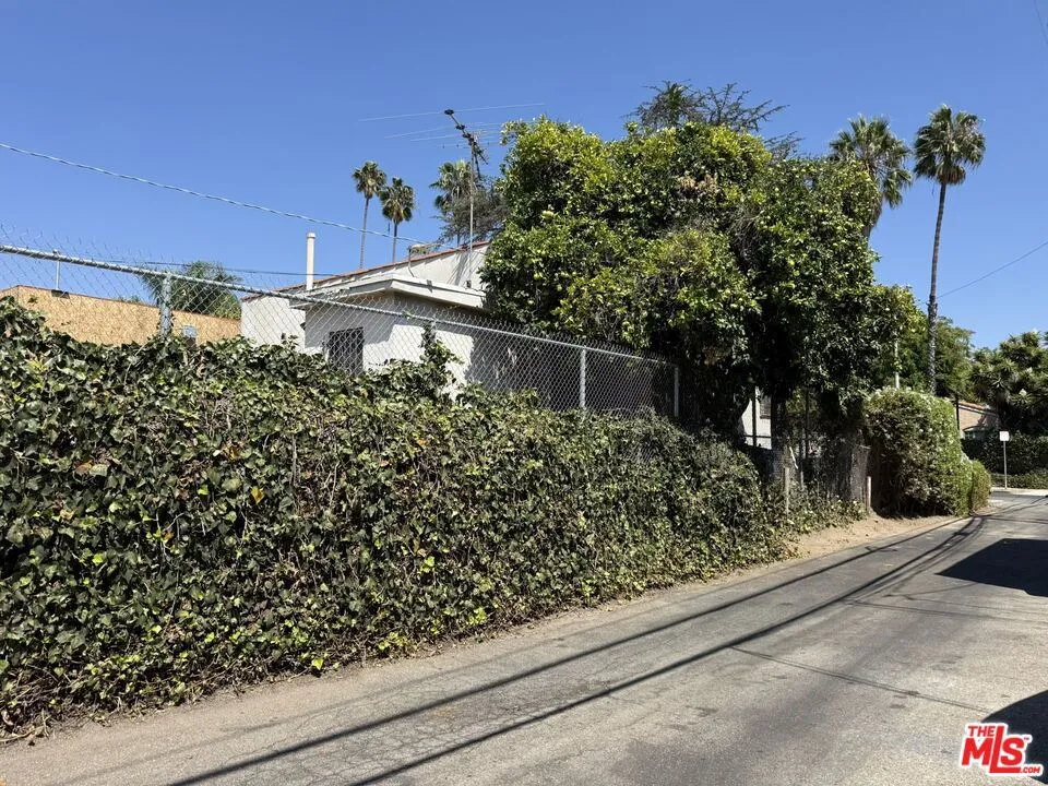 715 Ogden Drive Los Angeles, CA 90046