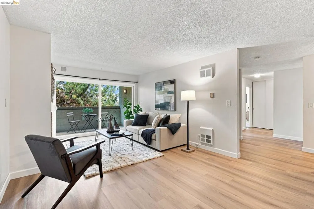 955 Shorepoint Court #208 Alameda, CA 94501