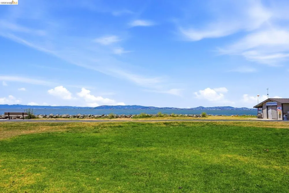 955 Shorepoint Court #208 Alameda, CA 94501