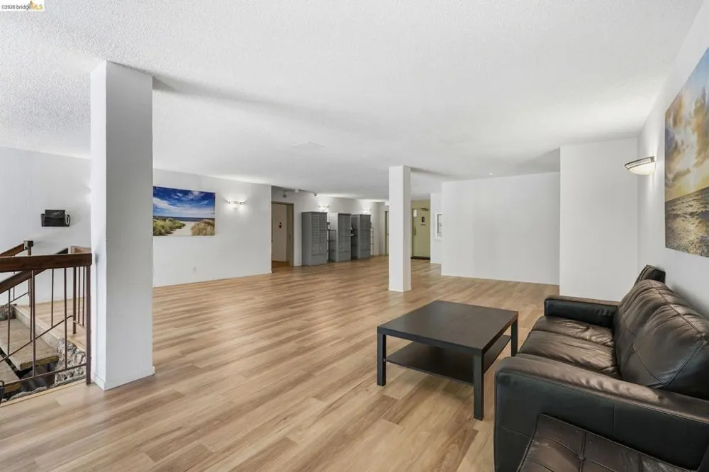 955 Shorepoint Court #208 Alameda, CA 94501
