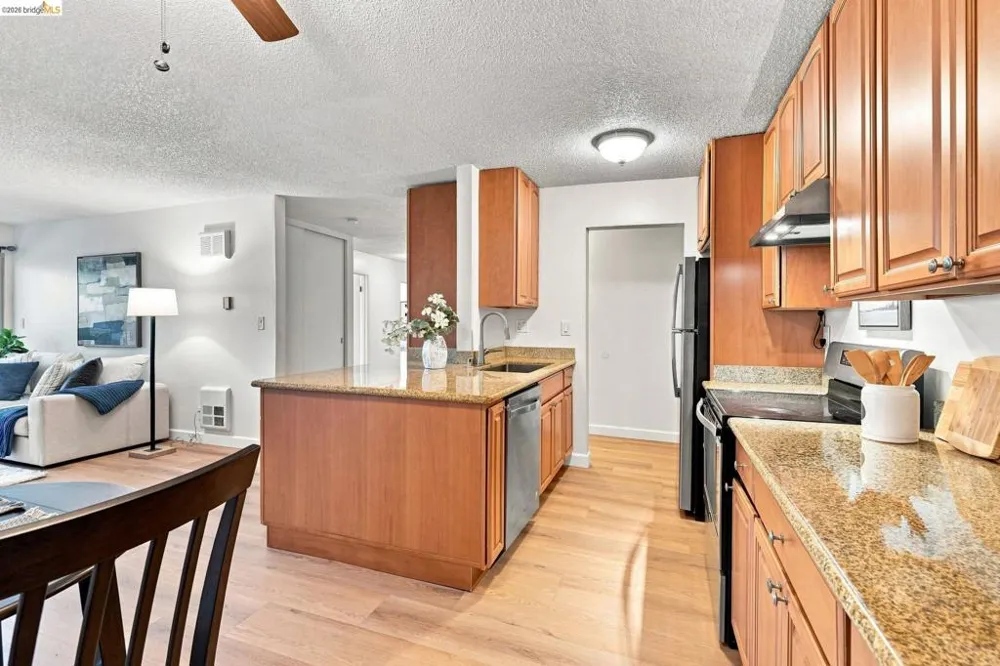 955 Shorepoint Court #208 Alameda, CA 94501