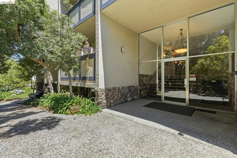 955 Shorepoint Court #208 Alameda, CA 94501