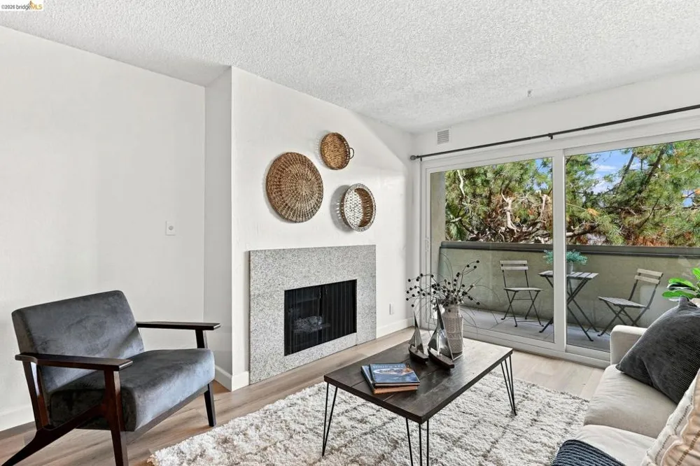 955 Shorepoint Court #208 Alameda, CA 94501