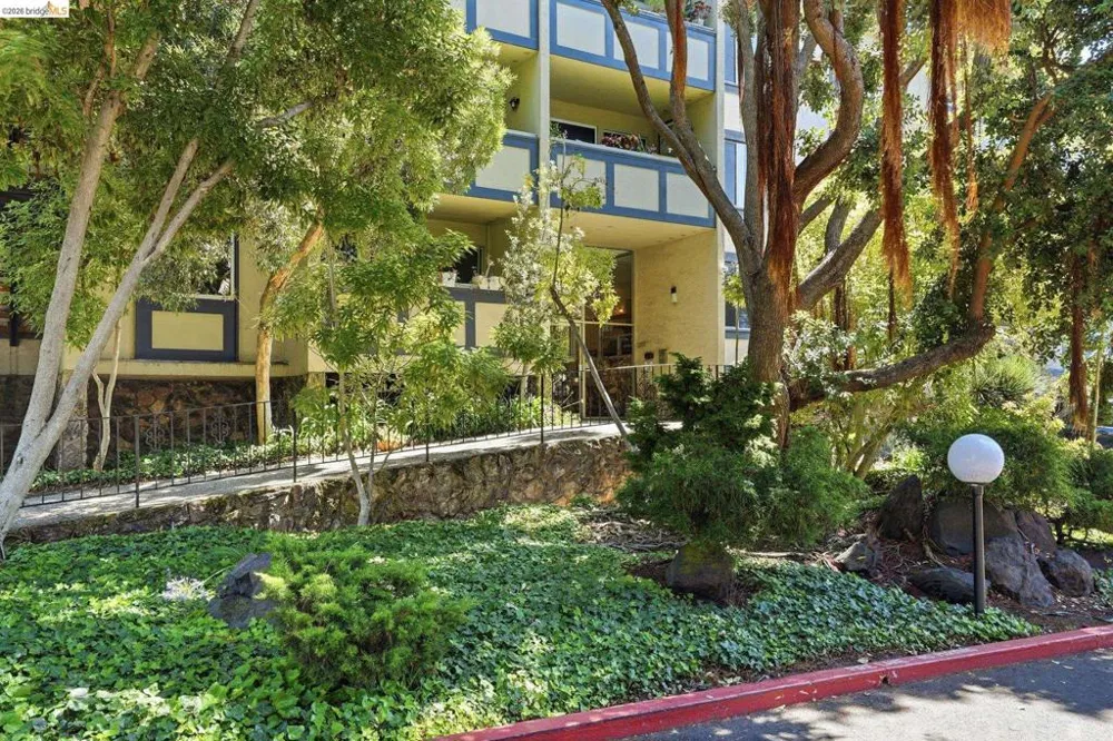 955 Shorepoint Court #208 Alameda, CA 94501
