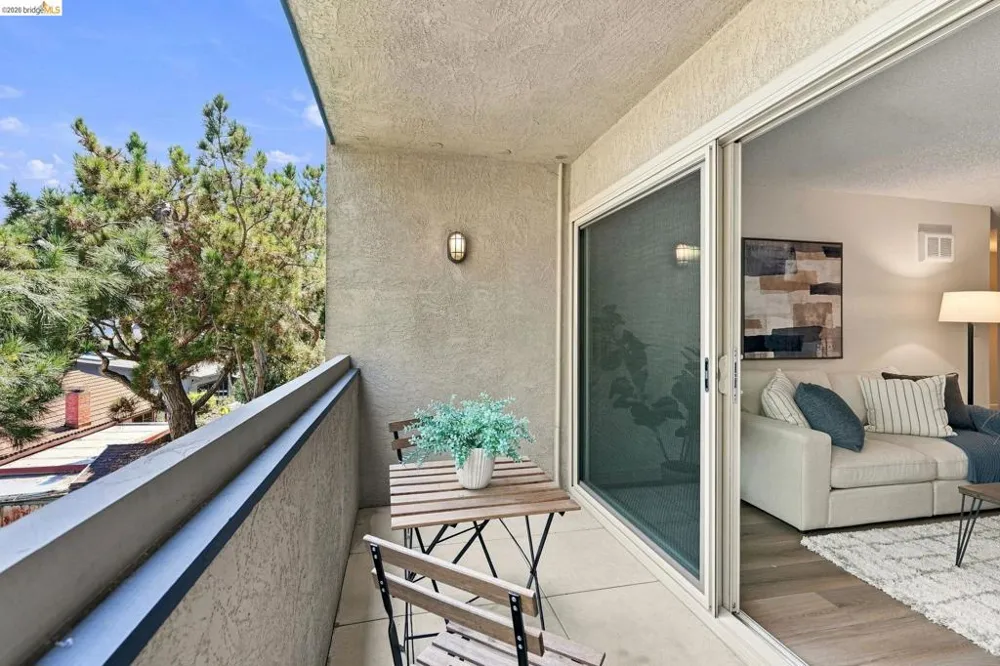 955 Shorepoint Court #208 Alameda, CA 94501