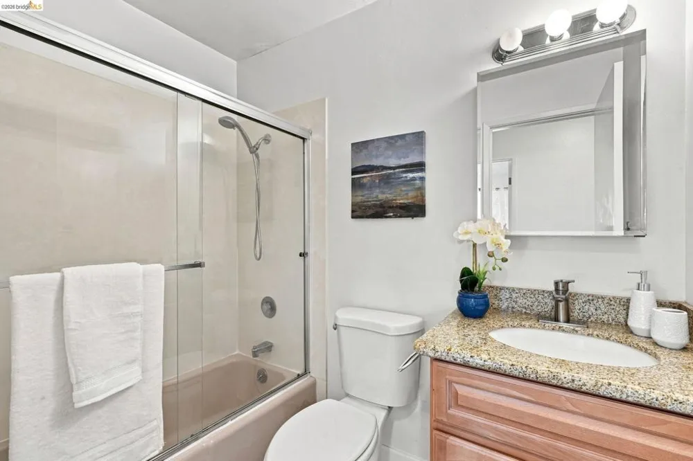 955 Shorepoint Court #208 Alameda, CA 94501