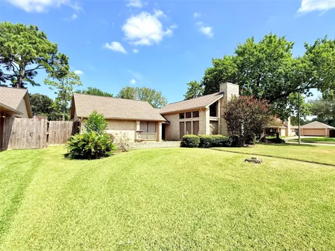 2702 S Pine Hill Drive