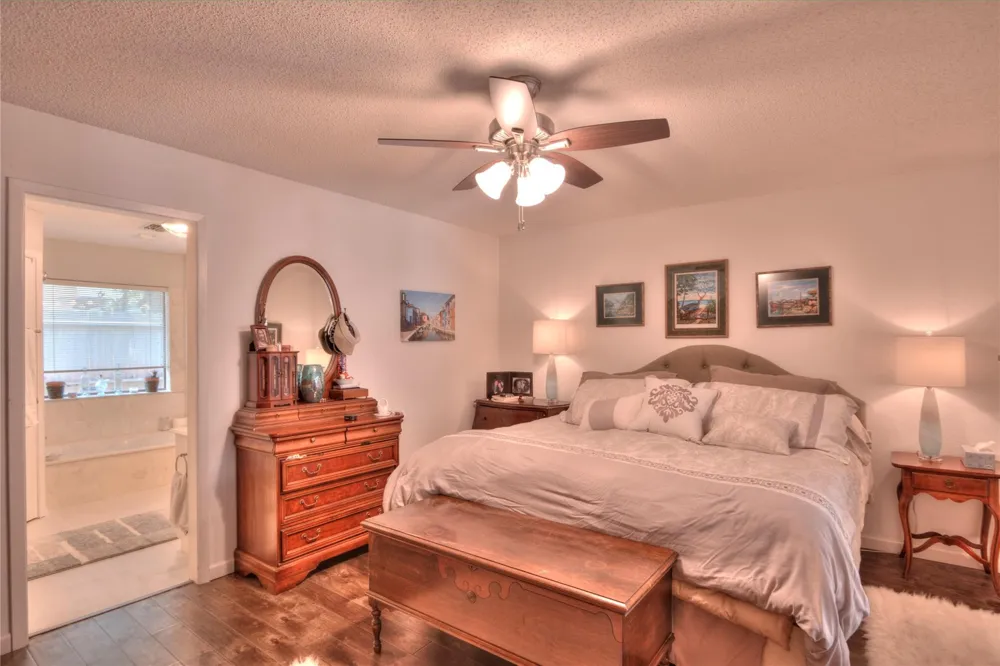 2702 S Pine Hill Drive Pearland, TX 77581
