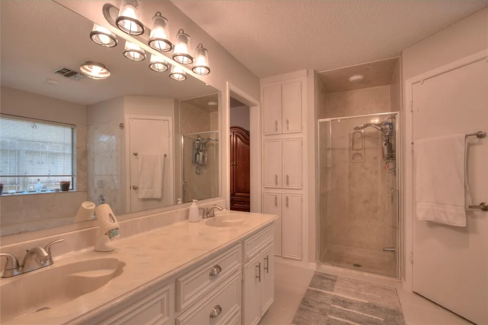 2702 S Pine Hill Drive Pearland, TX 77581