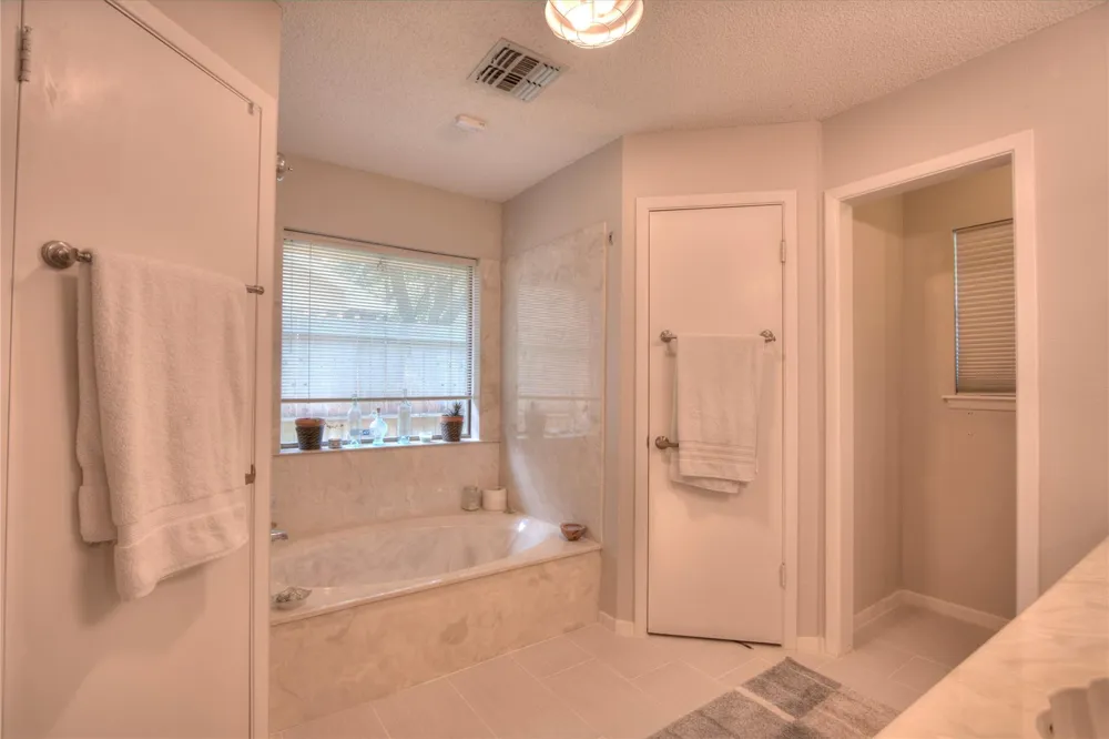 2702 S Pine Hill Drive Pearland, TX 77581