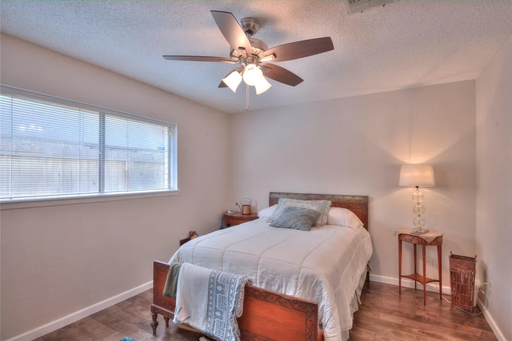 2702 S Pine Hill Drive Pearland, TX 77581