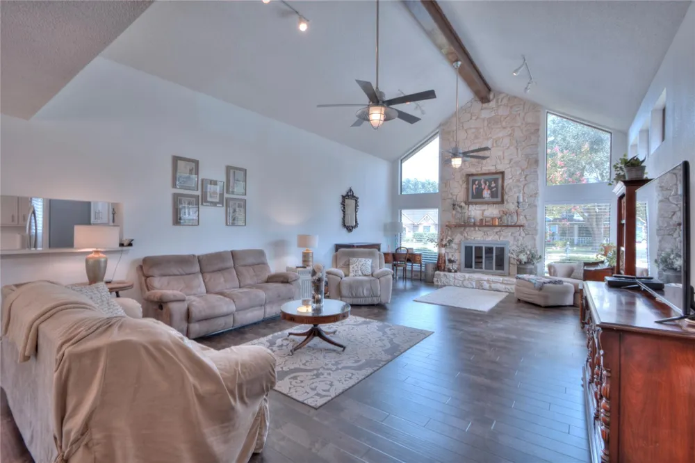 2702 S Pine Hill Drive Pearland, TX 77581