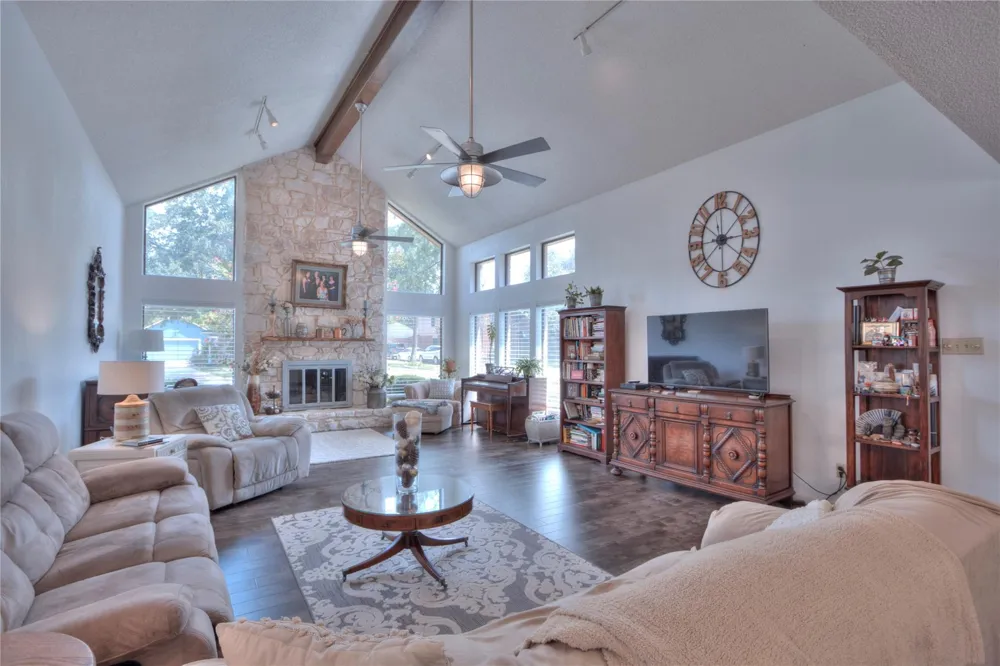 2702 S Pine Hill Drive Pearland, TX 77581