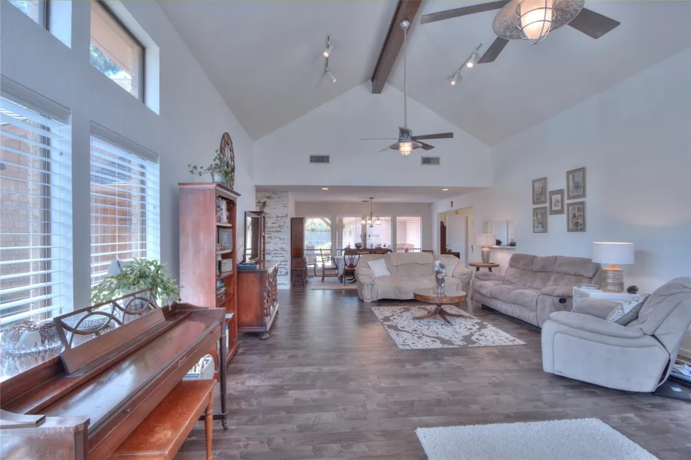 2702 S Pine Hill Drive Pearland, TX 77581