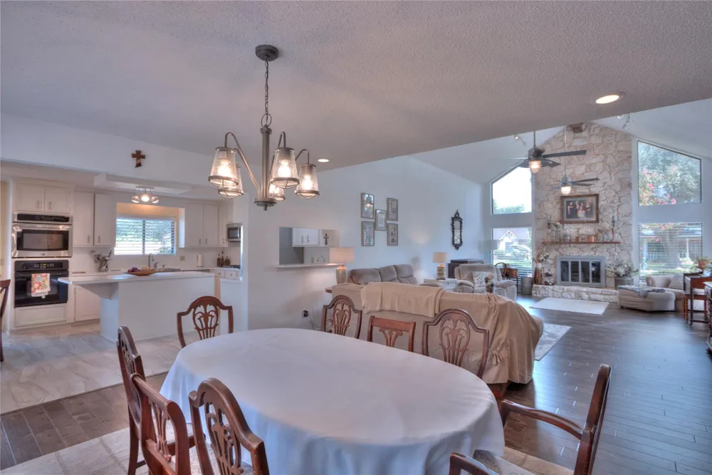 2702 S Pine Hill Drive Pearland, TX 77581