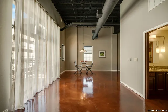 214 E Travis Unit APT 301 San Antonio, TX 78205