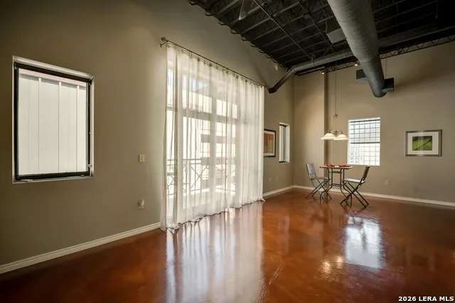 214 E Travis Unit APT 301 San Antonio, TX 78205