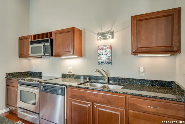 214 E Travis Unit APT 301 San Antonio, TX 78205