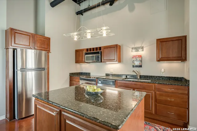 214 E Travis Unit APT 301 San Antonio, TX 78205