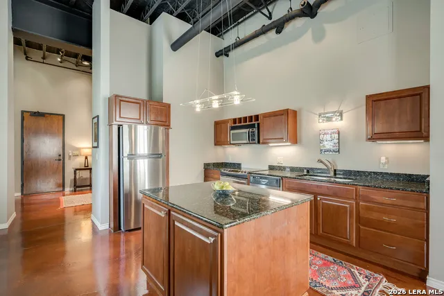 214 E Travis Unit APT 301 San Antonio, TX 78205