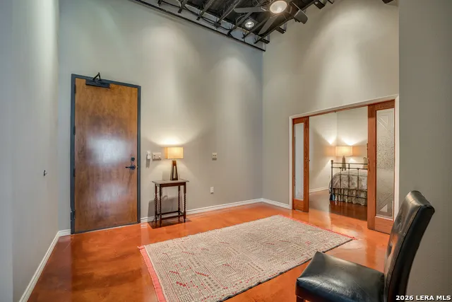 214 E Travis Unit APT 301 San Antonio, TX 78205