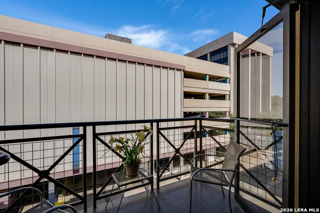 214 E Travis Unit APT 301 San Antonio, TX 78205