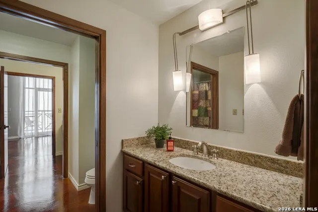 214 E Travis Unit APT 301 San Antonio, TX 78205