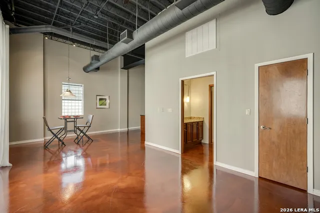214 E Travis Unit APT 301 San Antonio, TX 78205