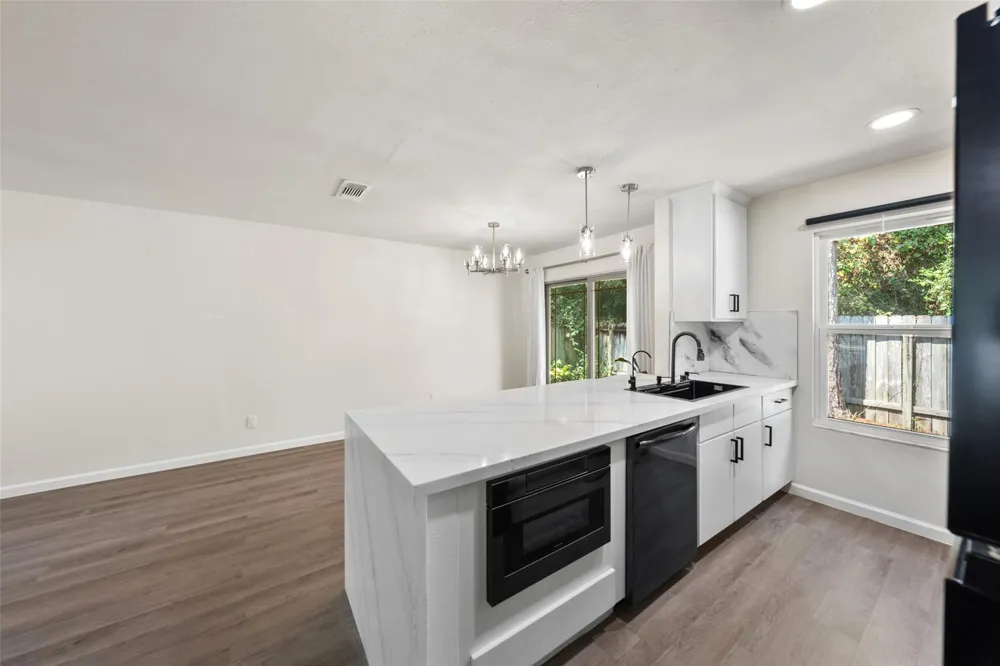 7 Hasting Oak Court The Woodlands, TX 77381