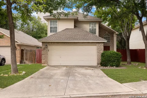 30 PEMBROKE LN