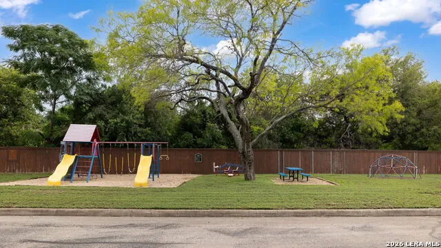30 PEMBROKE LN San Antonio, TX 78240