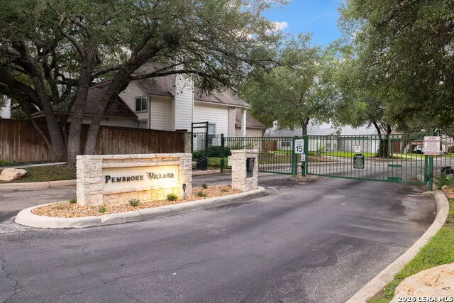 30 PEMBROKE LN San Antonio, TX 78240