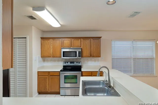 30 PEMBROKE LN San Antonio, TX 78240