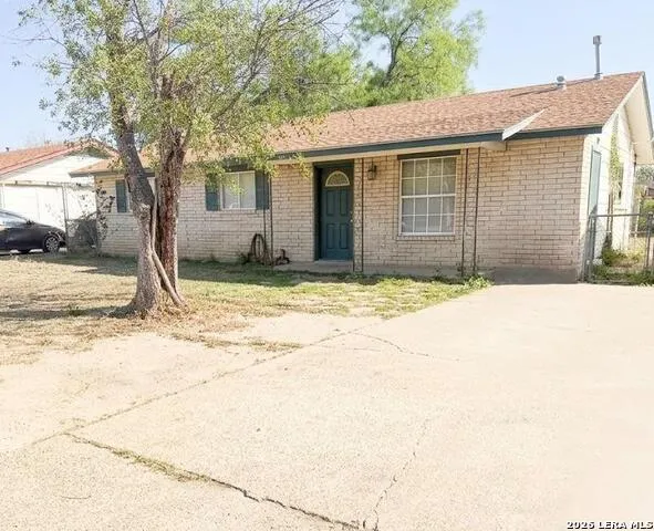 1626 Bowles St Eagle Pass, TX 78852