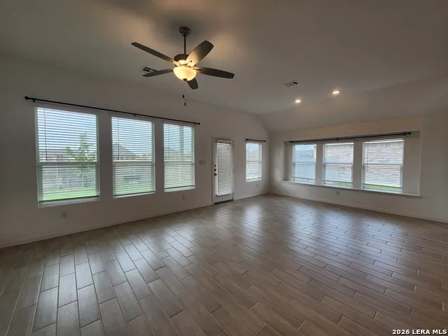 5923 CORSICANA CV Seguin, TX 78155