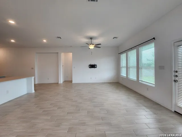 5923 CORSICANA CV Seguin, TX 78155