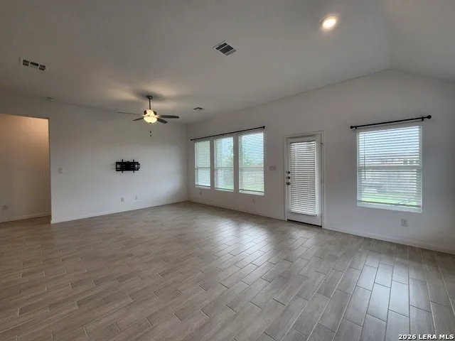 5923 CORSICANA CV Seguin, TX 78155