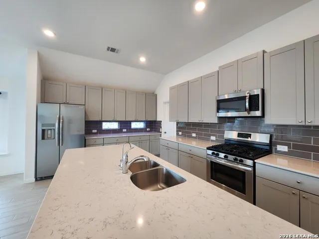 5923 CORSICANA CV Seguin, TX 78155