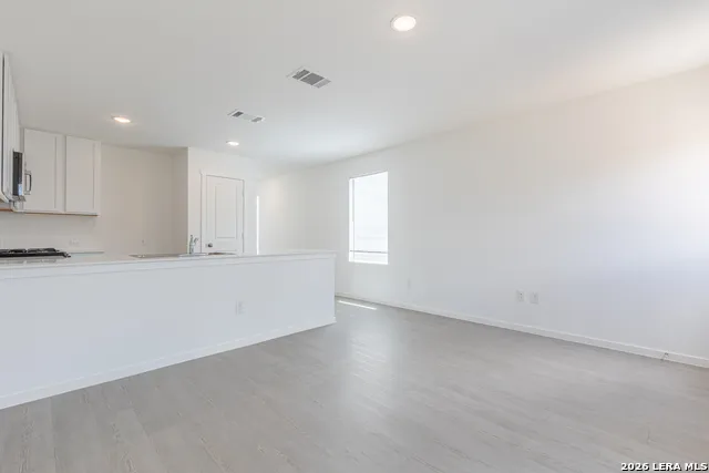 6749 MARBLE RDG Elmendorf, TX 78112