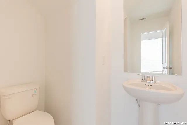 6749 MARBLE RDG Elmendorf, TX 78112