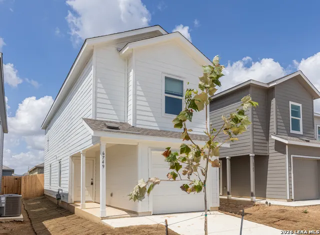 6749 MARBLE RDG Elmendorf, TX 78112