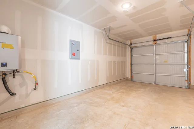 6749 MARBLE RDG Elmendorf, TX 78112