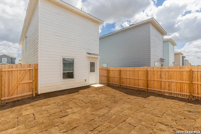 6749 MARBLE RDG Elmendorf, TX 78112