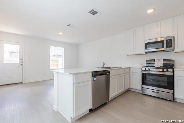 6749 MARBLE RDG Elmendorf, TX 78112