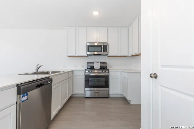 6749 MARBLE RDG Elmendorf, TX 78112