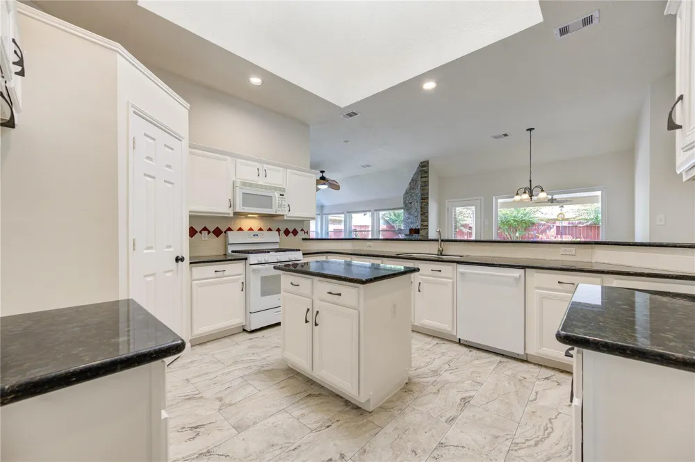 15831 Laurel Cove Cove Tomball, TX 77377