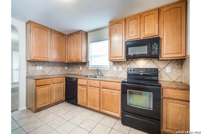 415 Diana Converse, TX 78109