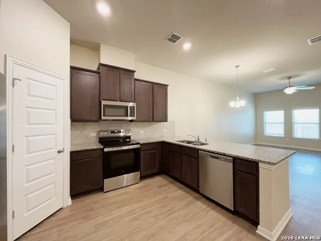 5435 Devils Gate Unit 2 Converse, TX 78109