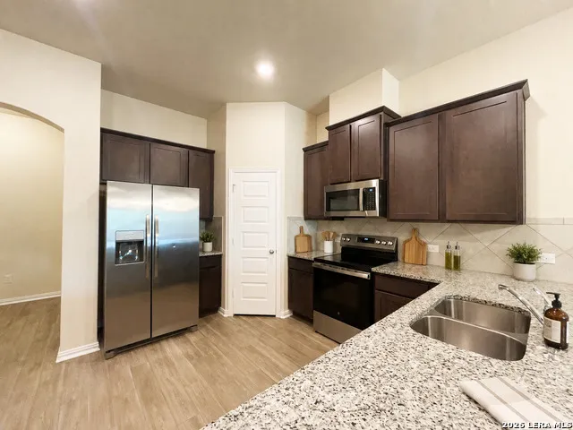 5435 Devils Gate Unit 2 Converse, TX 78109